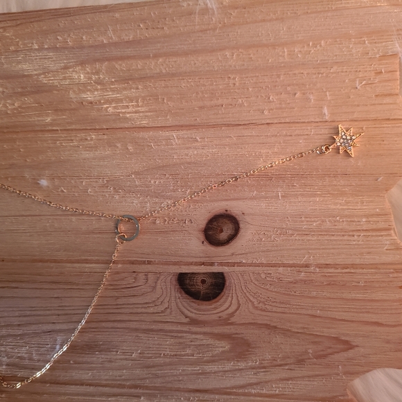 ✨️✨️NEW✨️✨️Gorgeous Star Necklace in GOLD - Picture 9 of 15